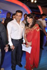 Salman Khan at IBN 7 Super Idols Award ceremony in Mumbai on 25th Nov 2012 (128).JPG